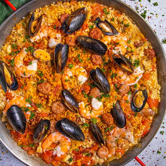 Испанский рис с морепродуктами